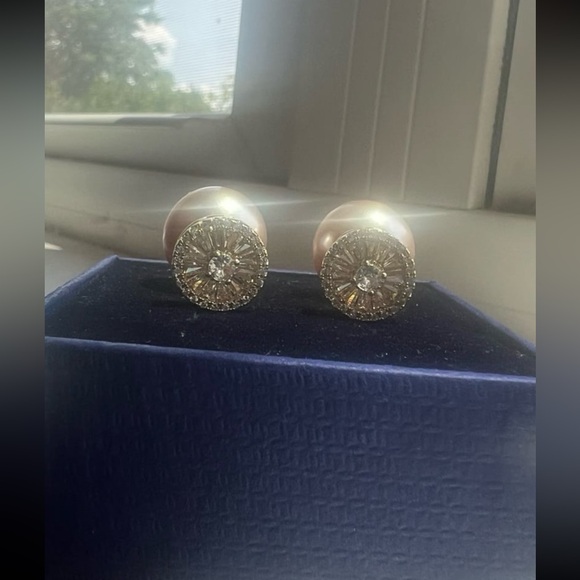 Gorgeous light brown pearl back swarovski elements stud earrings - Picture 5 of 12